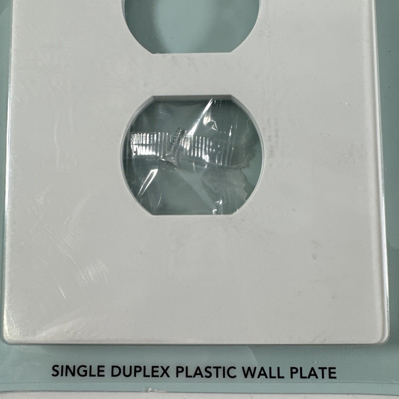 NEW 2x Hampton Bay Maple Hill SINGLE DUPLEX Wall Plate White No Visible Screws gallery