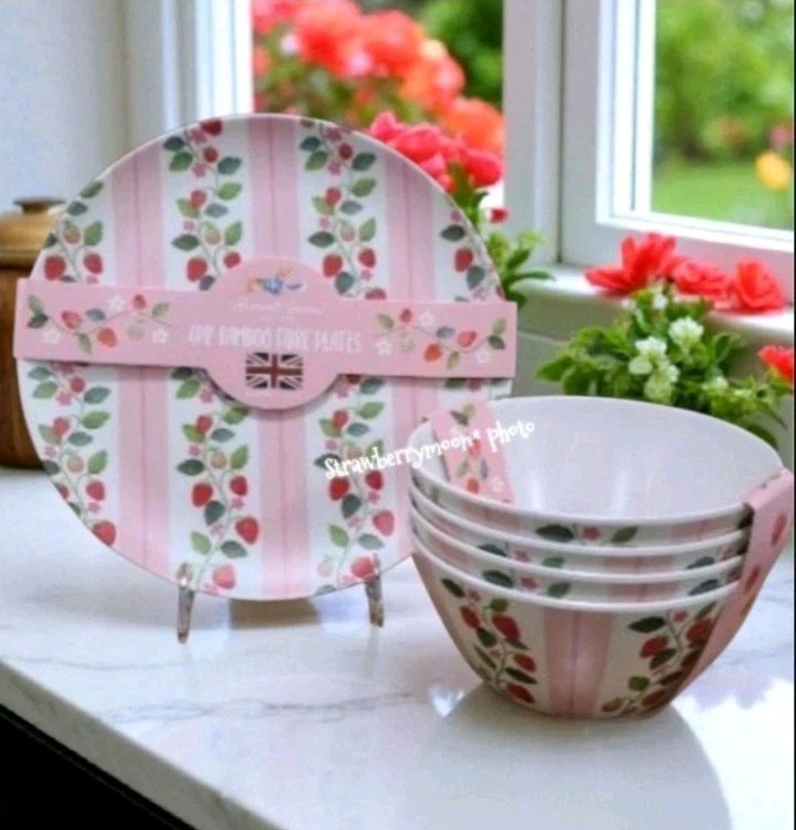 8pc Harvest Green Studio Strawberry Blossom Eco Melamine Dinner Plate & Bowl Set gallery