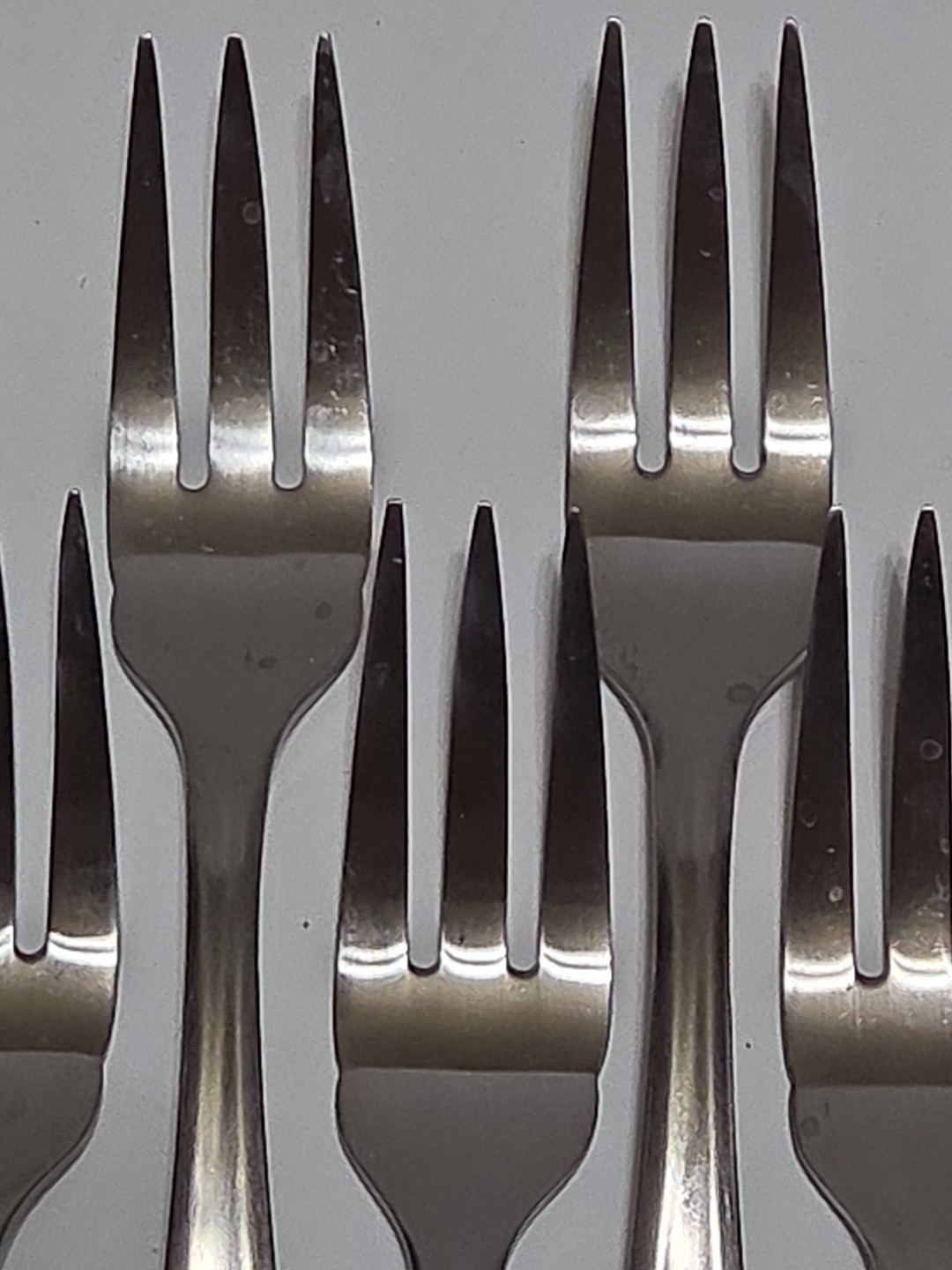 12 Hampton Tomodachi 18/10 Stainless Molly 7 1/4in 3 Tine Prong Dinner Forks EC gallery