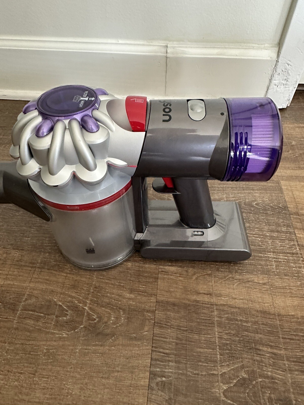 Dyson V8 Stick Vacuum Cleaner - Silver/Nickel (400473-01) gallery