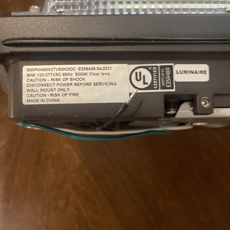 Medium Wall Pack 90w -110-277 Volts - 5000k CCT gallery