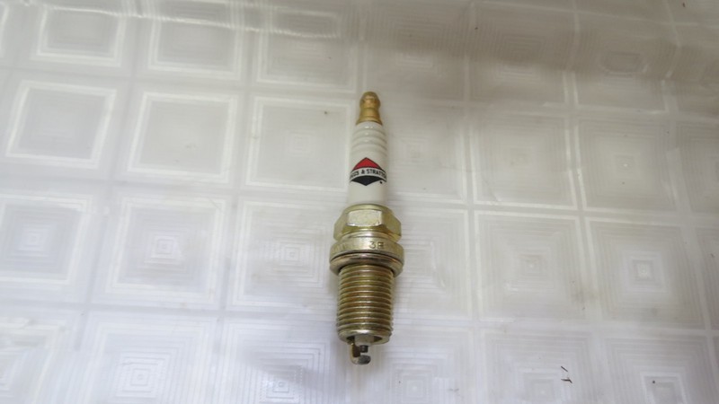 Genuine Briggs And Stratton Spark Plug 696798 1450 Snow gallery