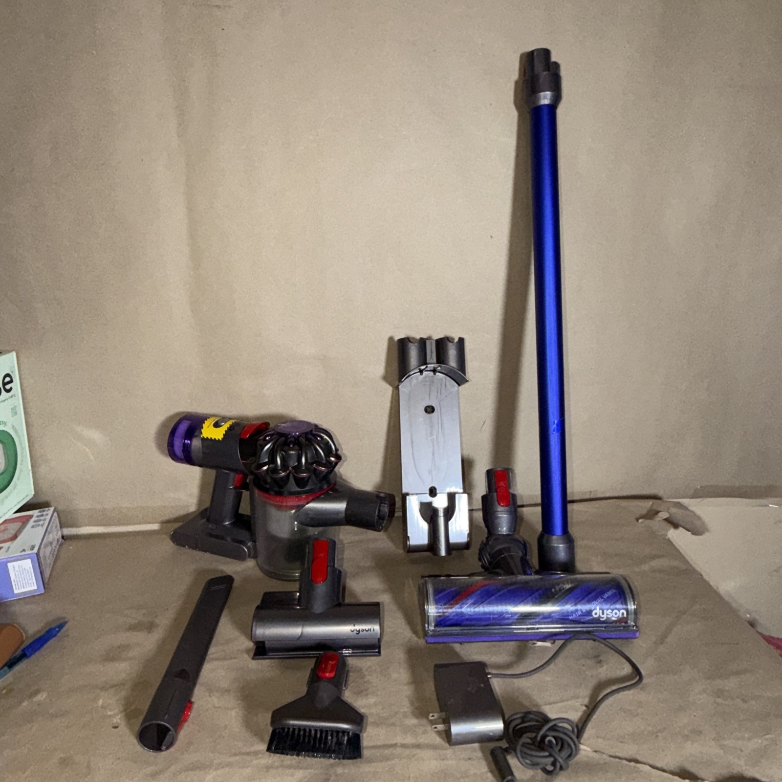 Dyson V8 Cordless Vacuum Cleaner Silver/Nickel (400473-01) | Slightly Used gallery