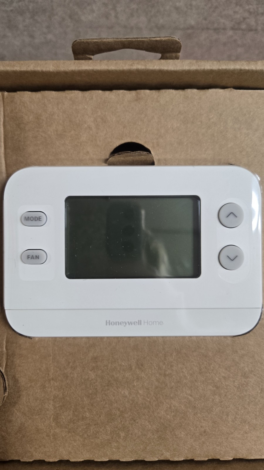 Honeywell Home RTH111B X1N Non-Programmable Thermostat 1H/1C Open Box gallery