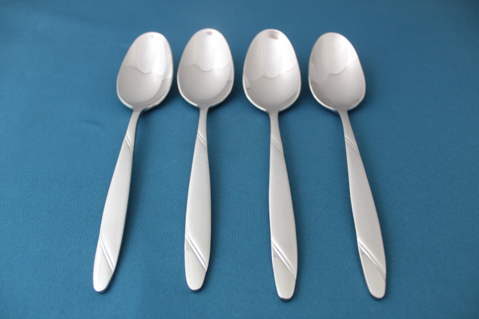 Oneida RISOTTO Place Oval Soup Spoons (Set of 4) Indonesia NEW 6 7/8" gallery