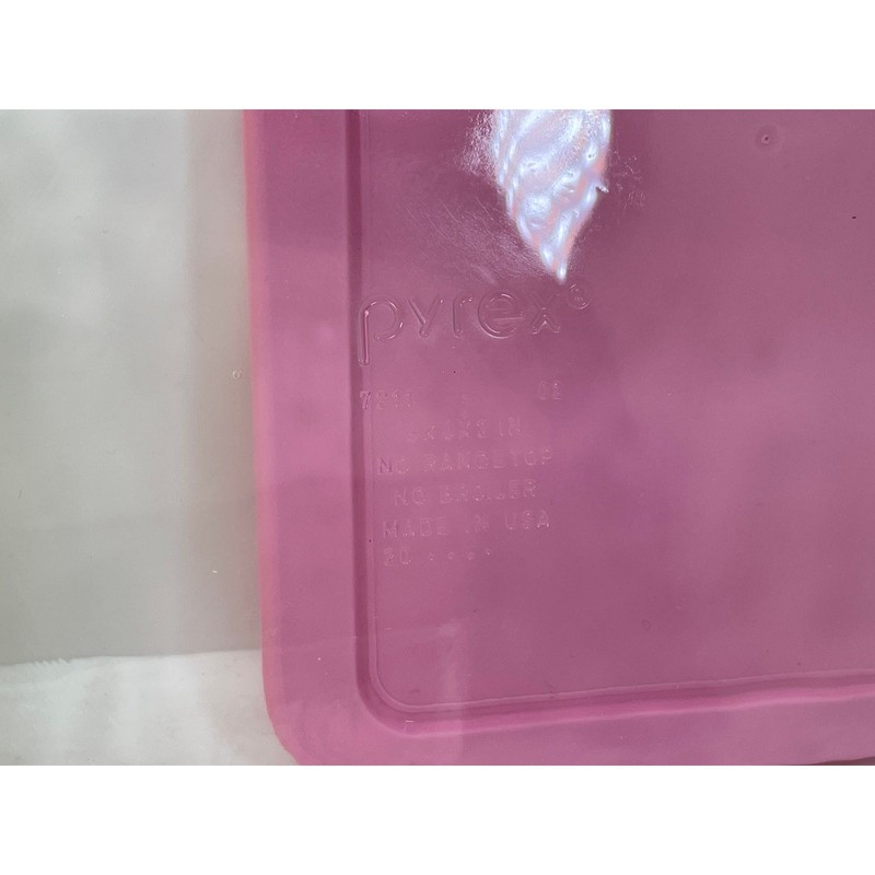Pyrex Hello Kitty Rectangular Glass Storage 7210 7211 w/ Lids SET gallery