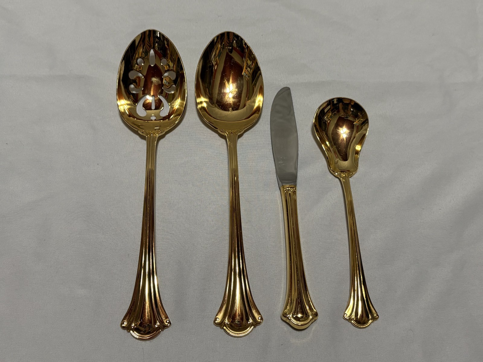International GOLD RESPLENDENCE ELECTROPLATED Flatware 8 Place Setting 52 Piece gallery