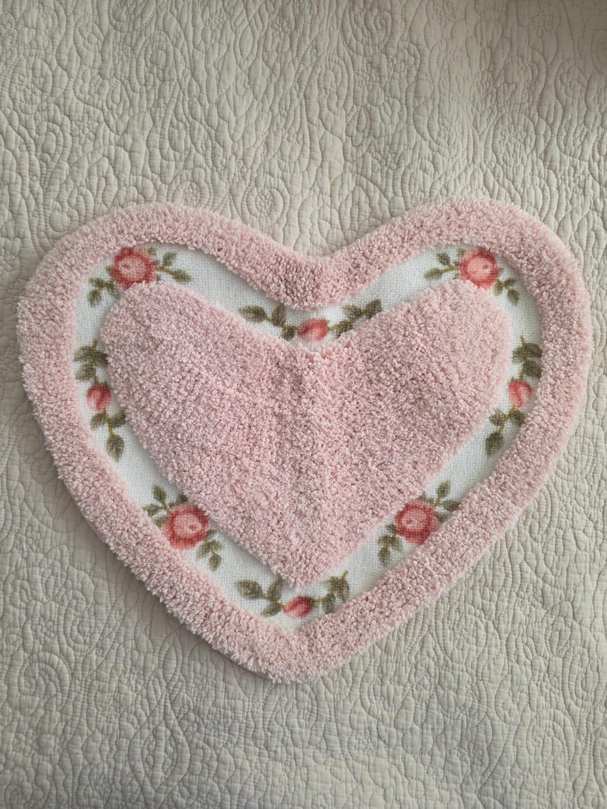 Heart Shaped Shabby Chic Roses Pink White Bathroom Rug Non-slip gallery