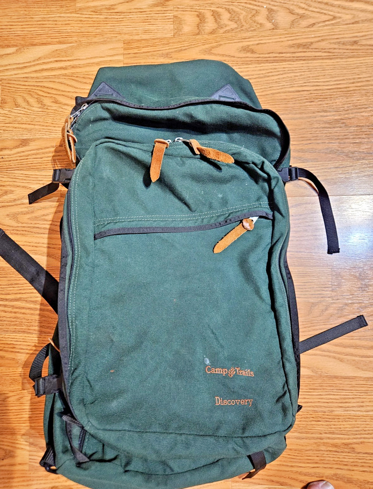 Camp Trails Discovery Internal Frame Large  Backpack with detachable day pack gr 3