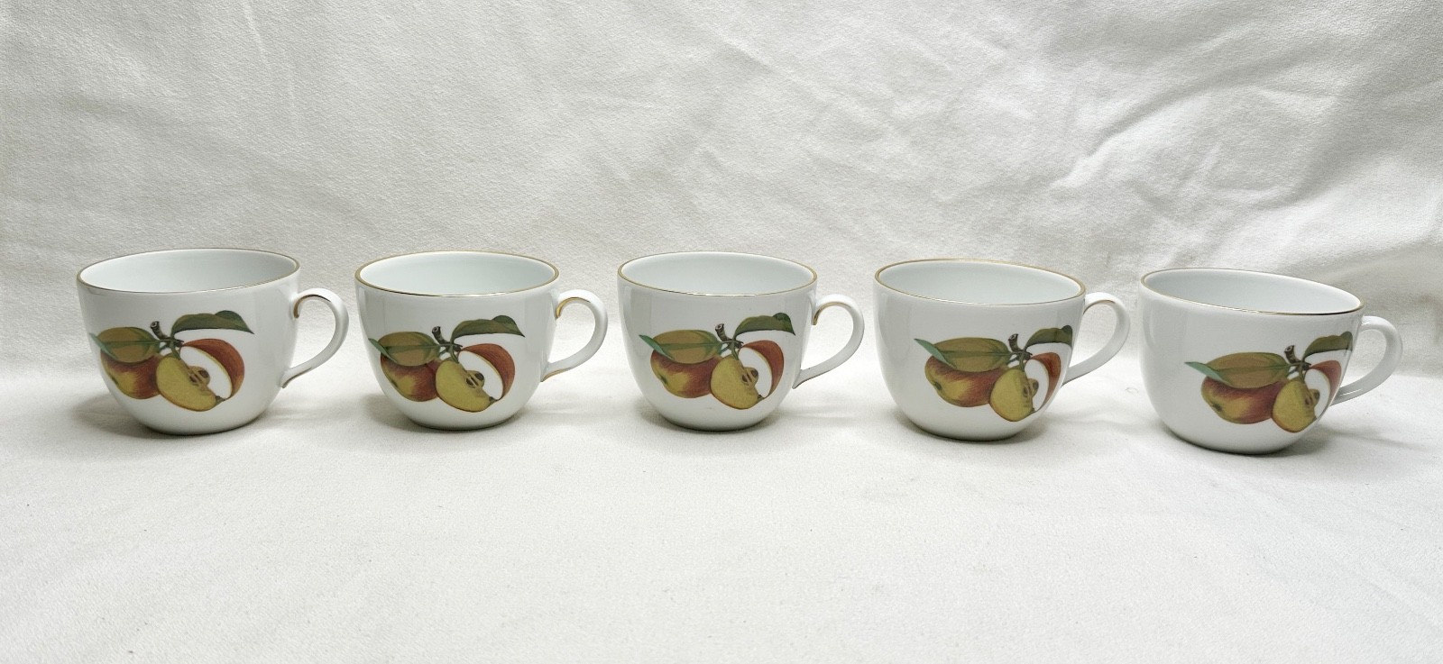 1961 Royal Worcester Evesham Gold Collection (20 Options) gallery