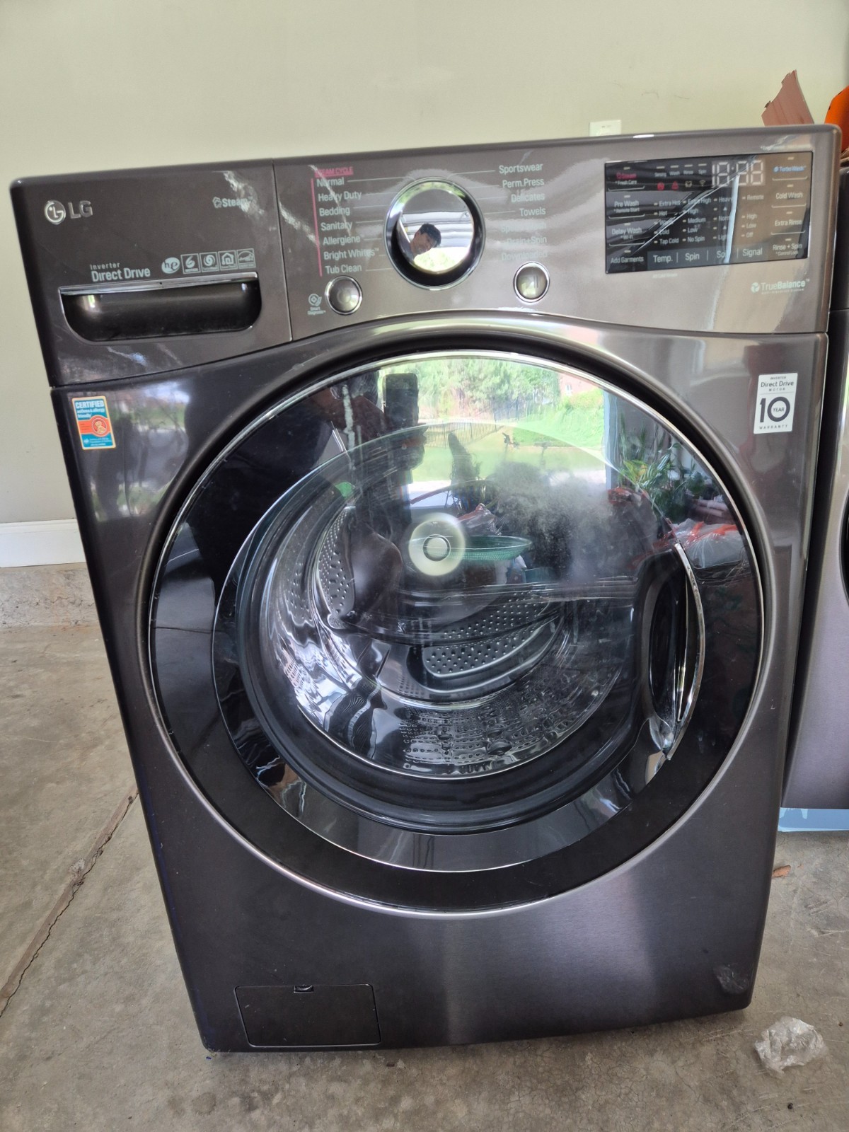 LG Washing Machine + Dryer (very good condition) gallery