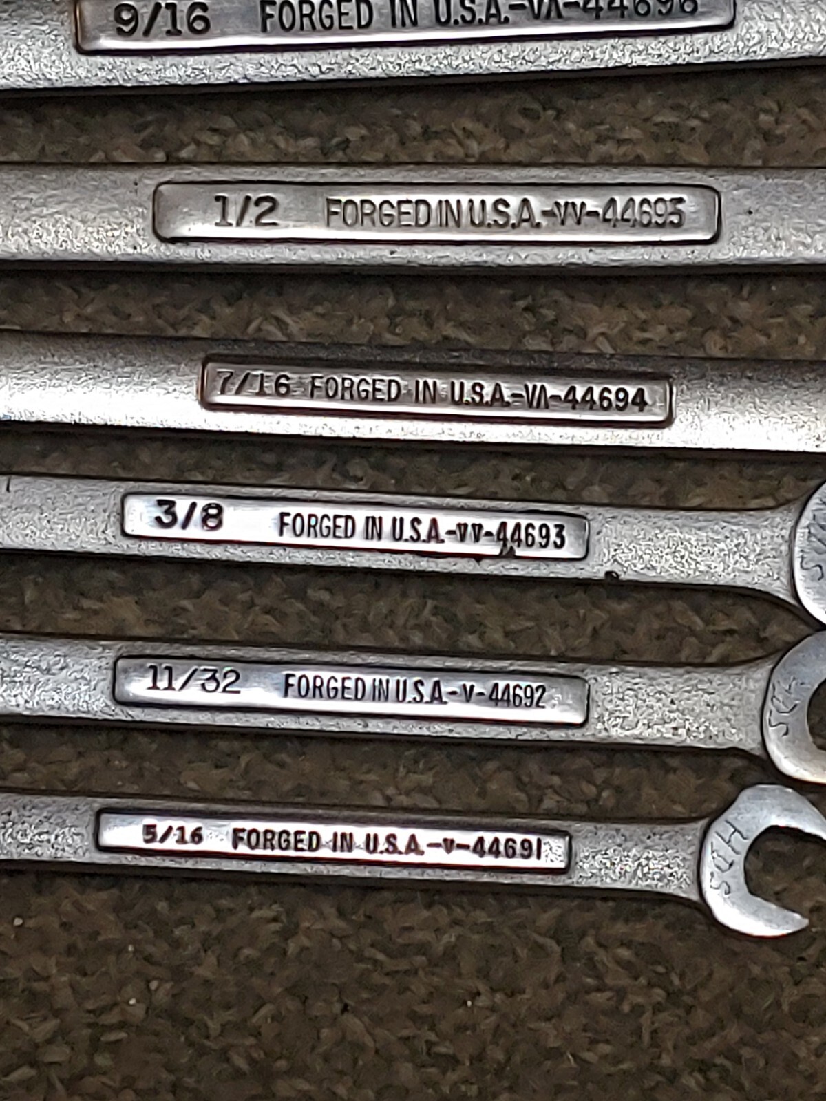 CRAFTSMAN USA SAE 8pc. Combination Wrench Set —- 5/16 TO 11/16 V SERIES 12pt gallery
