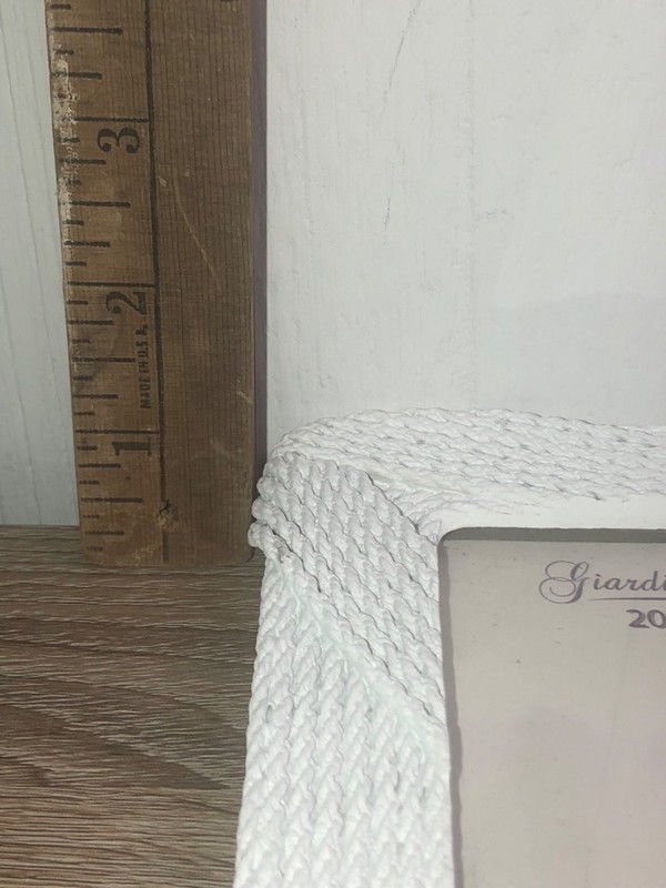 Decorative rope-style picture frame holds 20cm x 15cm photo. Giardini di Marzo gallery