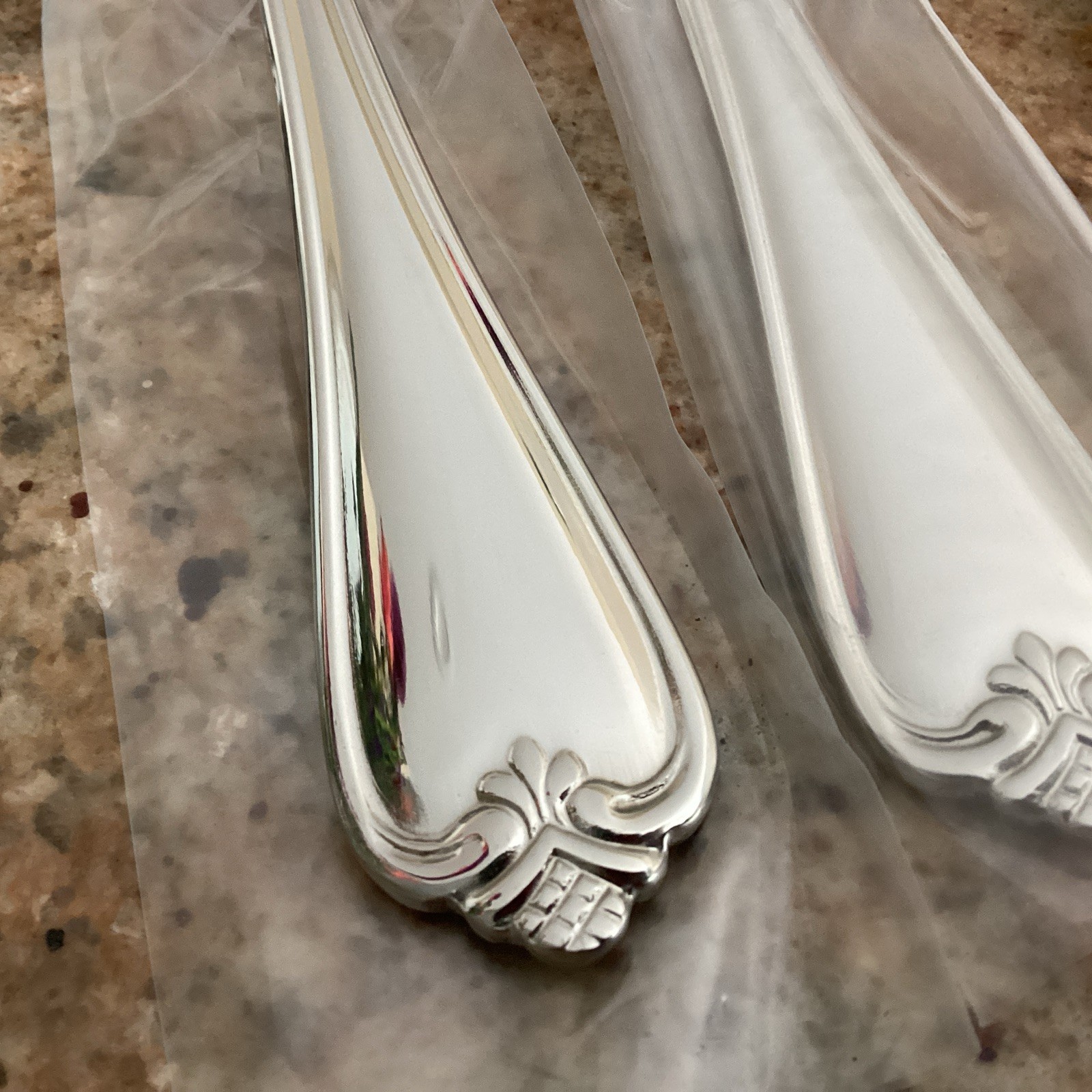 Reed & Barton ROSECLIFF 4 Dinner Forks Unused Stainless 18/10 China Flatware 8" gallery