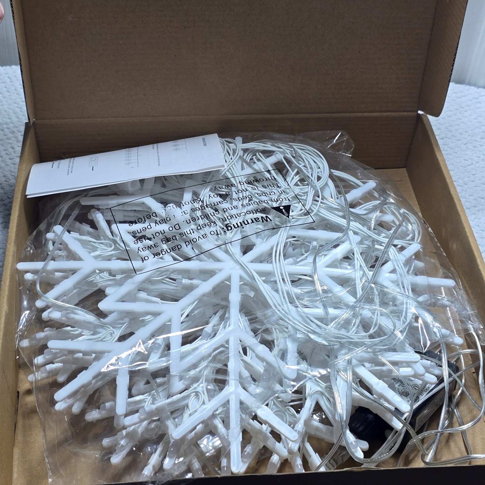 Christmas Snowflake Icicle Lights Outdoor 240 LED Hanging Window String Light gallery