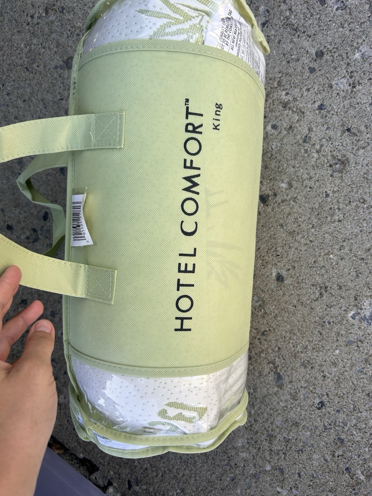 Hotel Comfort brand king-sized memory foam pillow featuring a bamboo cover NEW gallery