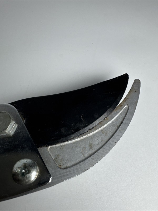 Fiskars 5/8 in. Cut Capacity 9 in. Classic Bypass Pruning Shears CB0515 Locking gallery