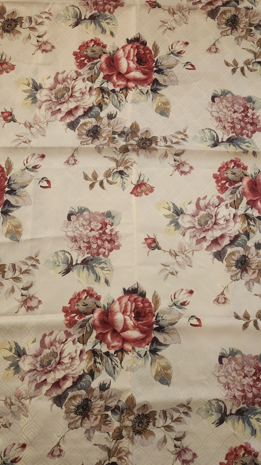 Beautiful Floral two Panel Set Curtains 37 In W And 5ft 3in H gallery