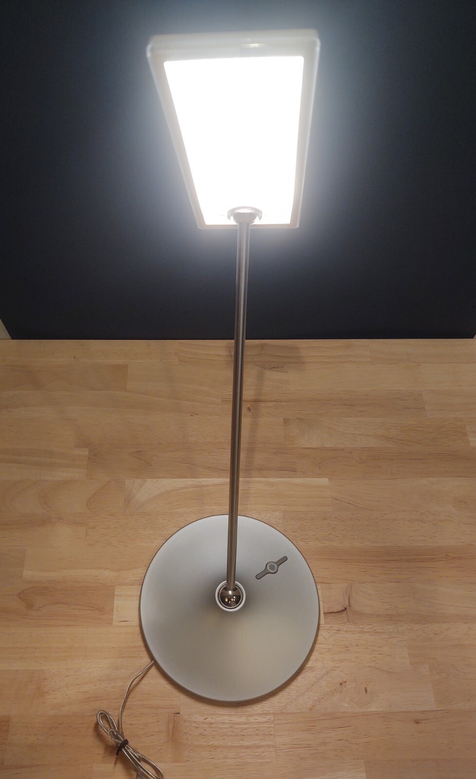 Humanscale Horizon Silver desk lamp ergonomic thin-film LED tech 7 settings gallery