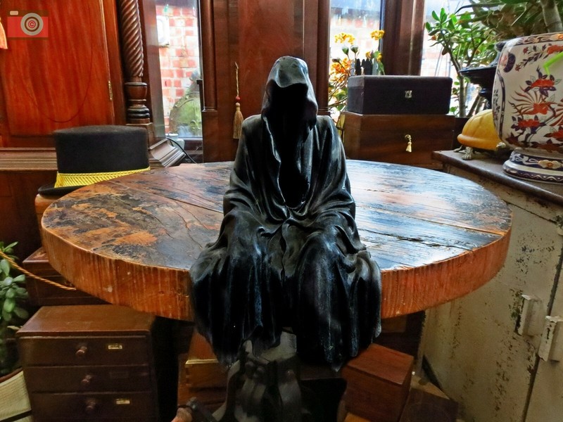 "DARKNESS RESIDES" Haunting Faceless Figure Dark & Scary Grim Reaper Gothic 23cm gallery