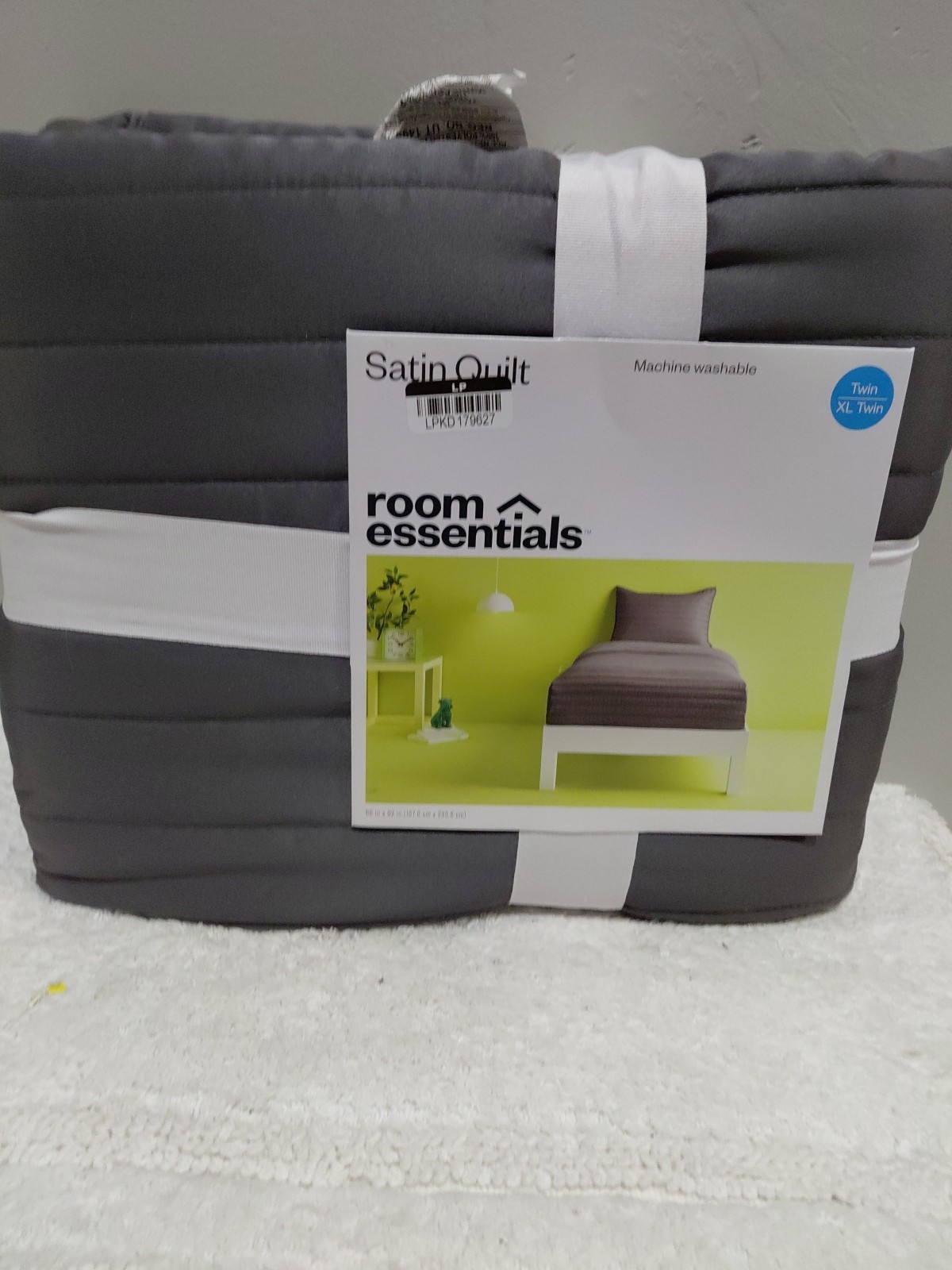 Room Essentials Twin/Twin XL Size Satin Quilt Gray 66 x 92in gallery