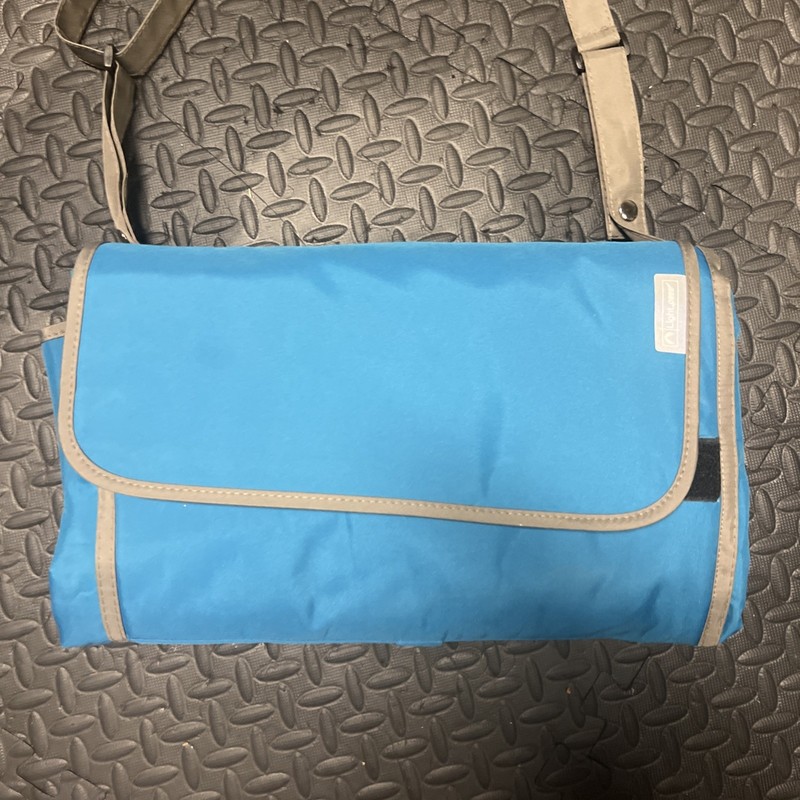 Light Speed Outdoor Waterproof Blanket NWT Blue Foldable Into A Tote With Pouch gallery