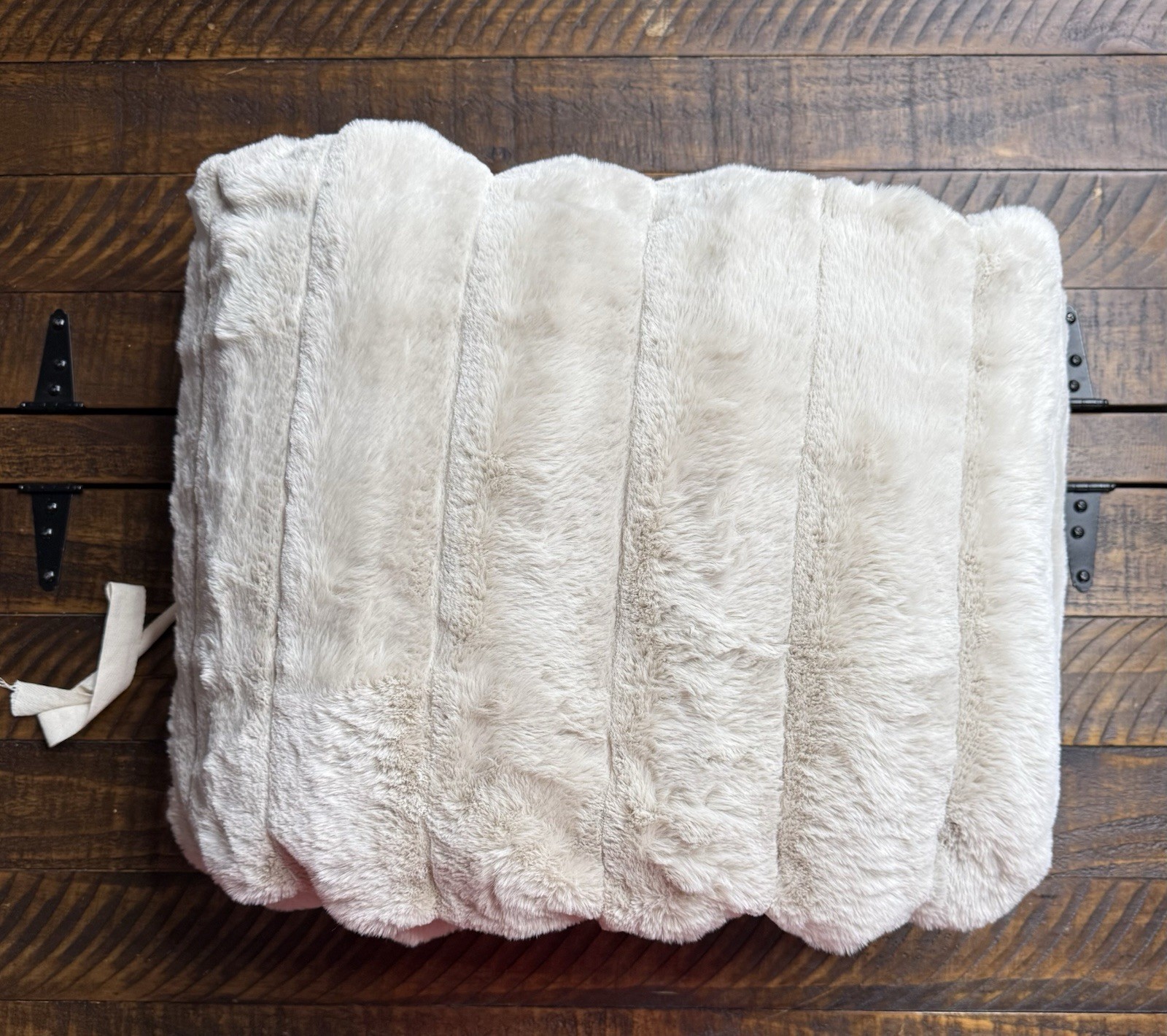 Pottery Barn Double Faced Faux Fur Blanket Ivory Full/Queen New! gallery