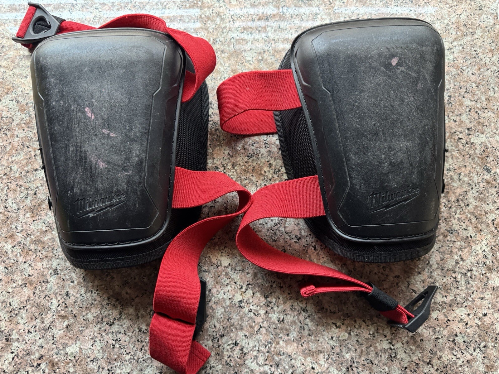 Milwaukee Gel Zone Hardshell Knee Pads Knee Protection Black/Red Pair (2) gallery