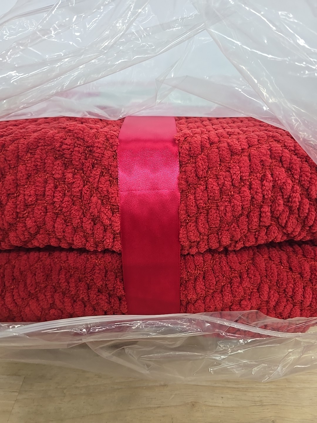 Home Soft Things 60x 80" Plush Throw - Red gallery