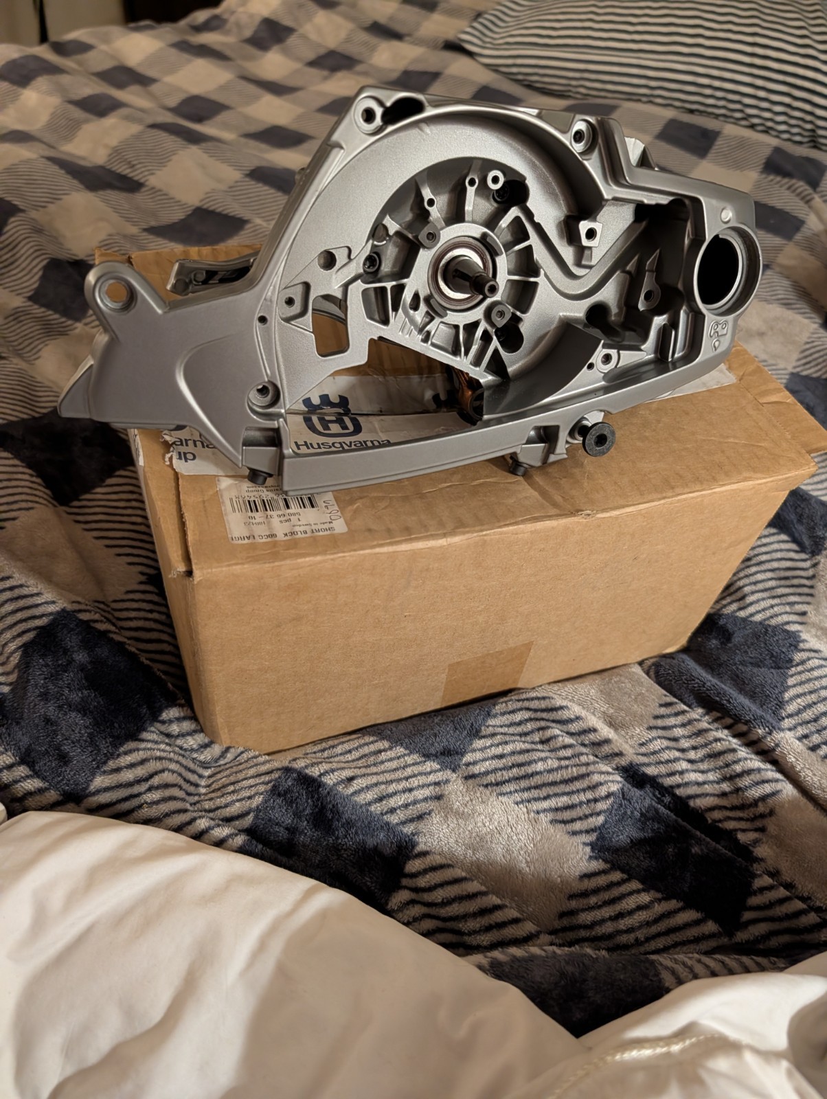 Genuine Husqvarna 562XP Crankcase Short Block 60cc Large OEM # 580663710 gallery
