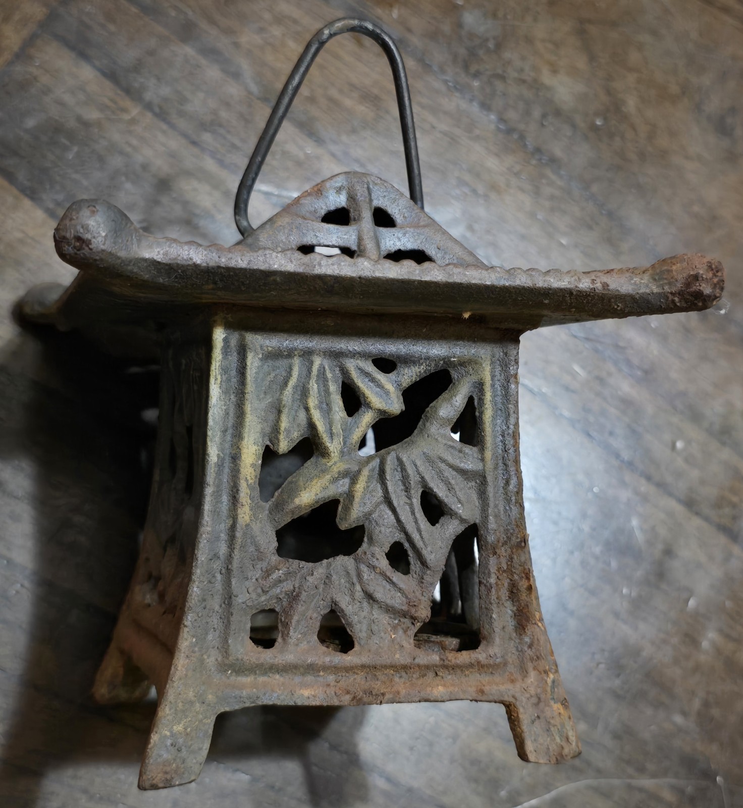 5" Old Japanese Rustic Cast Iron Bamboo & Grasses Decor Pagoda Garden Lantern gallery