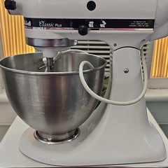 KitchenAid Classic Plus Tilt-Head Stand Mixer 4.5 qt White 10-Speed KSM75WH