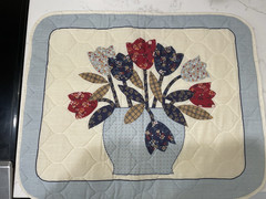 4 Patchwork Quilt Placemats Flower Bouquet Design 17×14 Red, Blue, Tan, Cream
