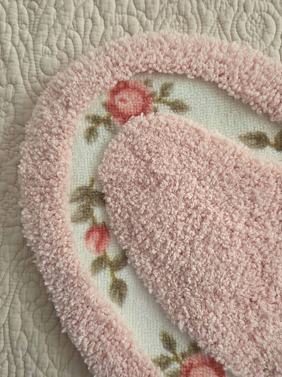 Heart Shaped Shabby Chic Roses Pink White Bathroom Rug Non-slip gallery