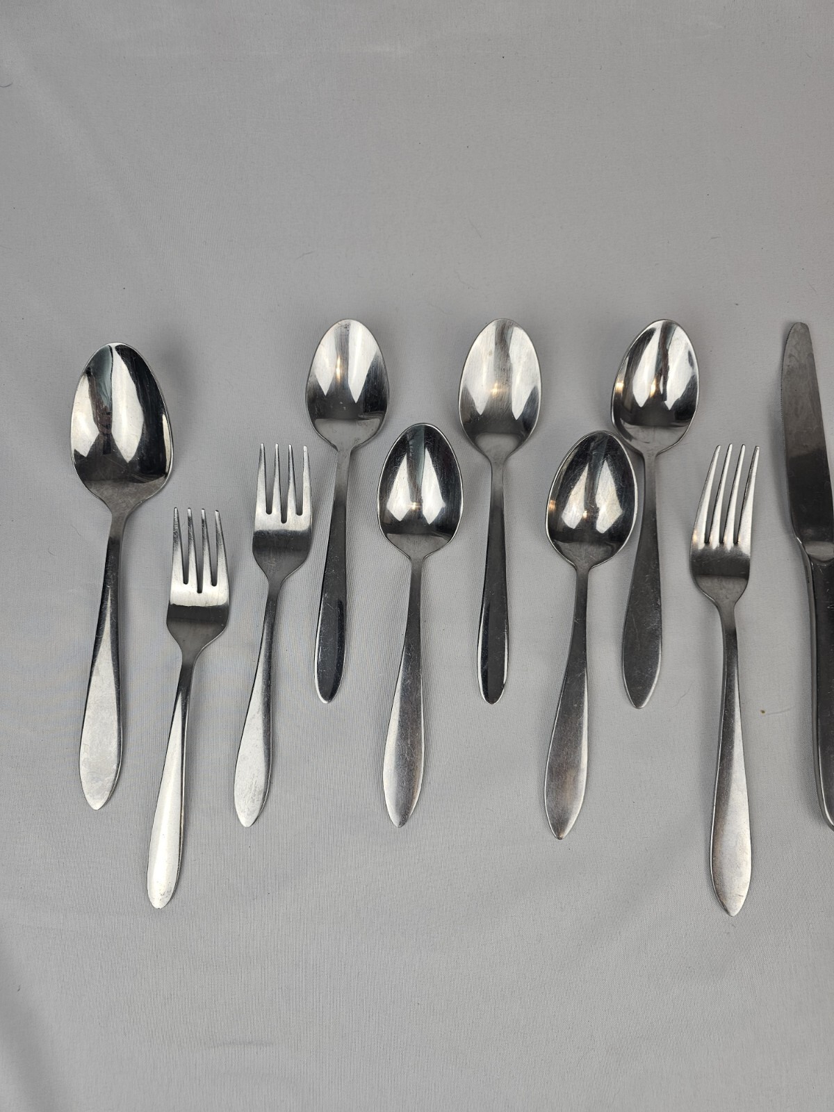 Oneida MOONCREST Stainless Flatware SET OF 16 PIECES Knife Spoon Fork gallery