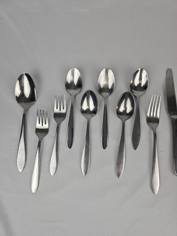 Oneida MOONCREST Stainless Flatware SET OF 16 PIECES Knife Spoon Fork gallery