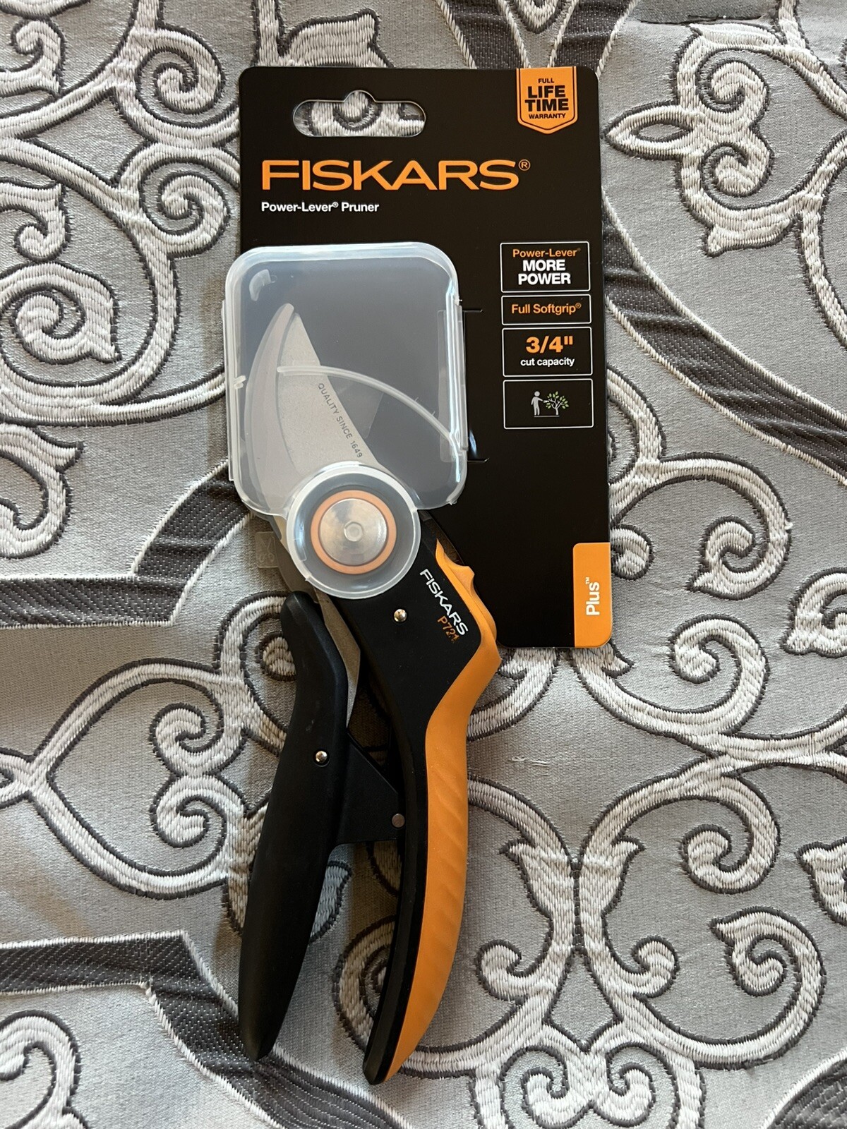 Fiskars Plus™ POWER-LEVEL Pruner Model P721 gallery