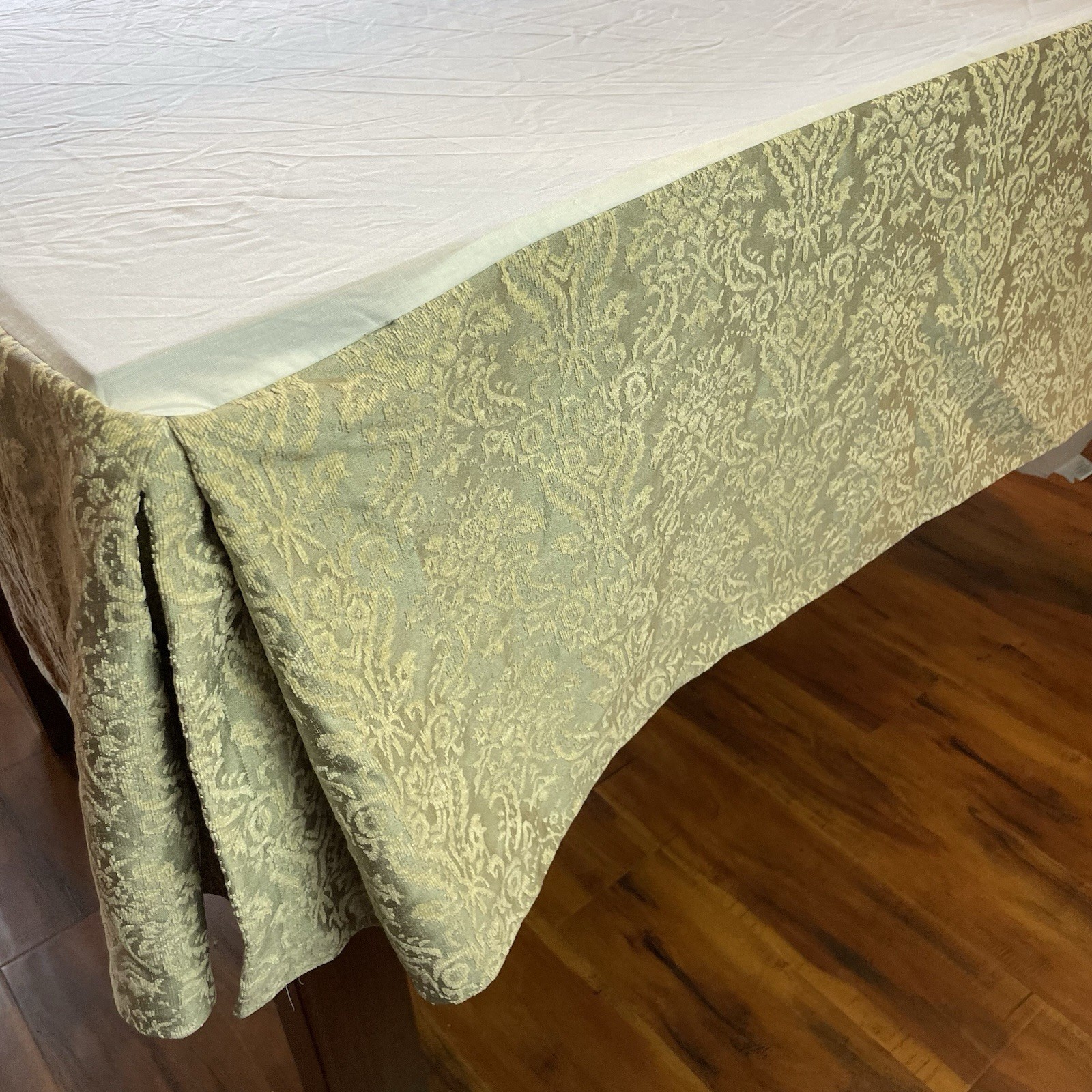 Croscill Damask Bedskirt Dust Ruffle California King Size 14" Drop Split Corners gallery