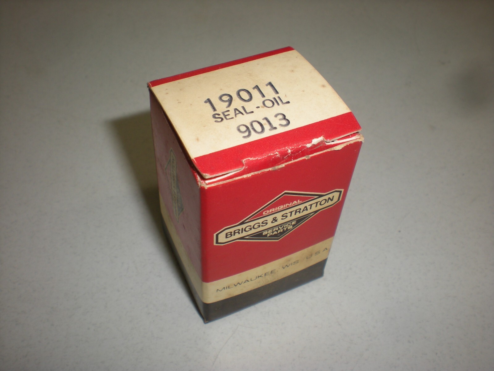 Briggs & Stratton 19011 Seal (New # 691582) - NOS gallery