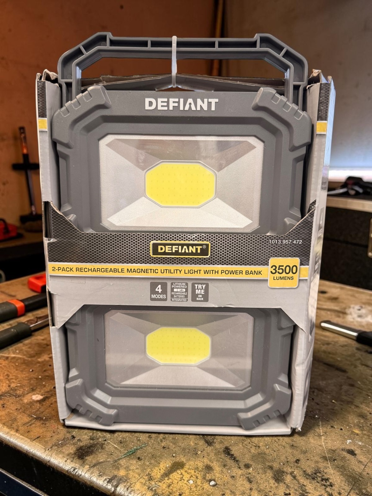 Defiant Magnetic Utility light 3500 Lumens Rechargeable w/ Power Bank gallery