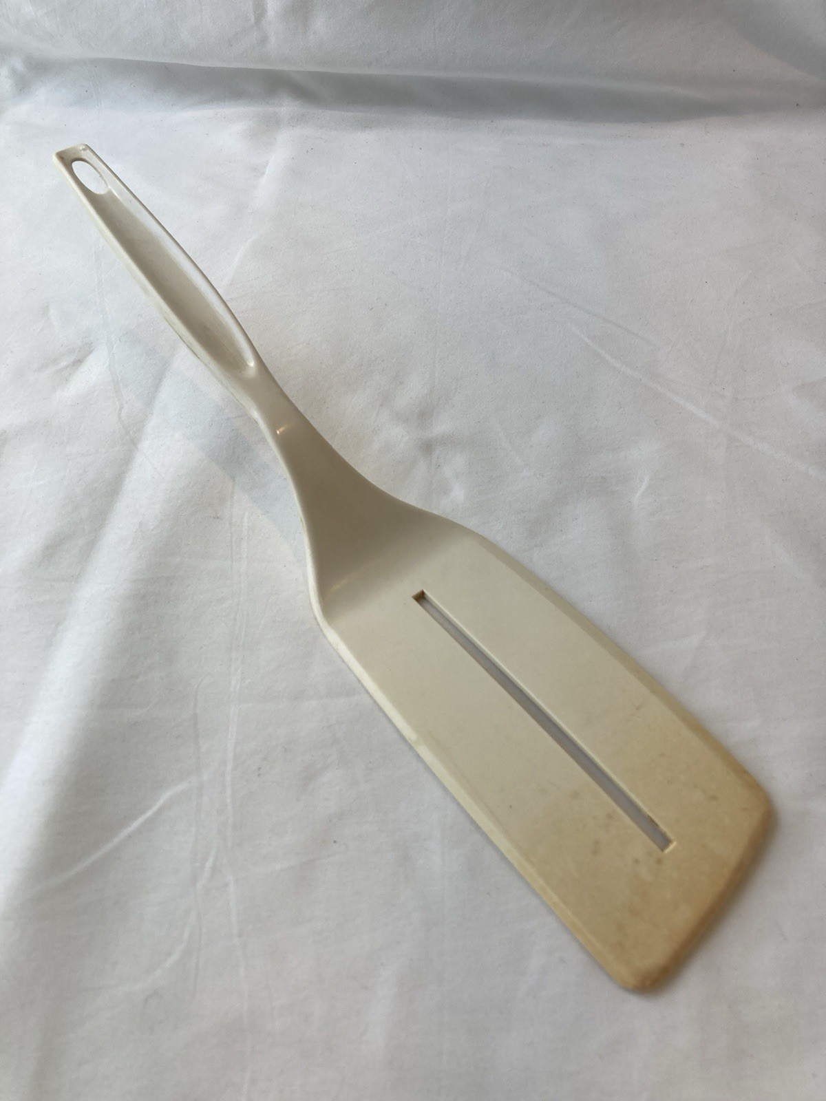 Vintage Foley Beige Heat Resistant Nylon 1 Slot Fish Spatula Turner Long Blade gallery