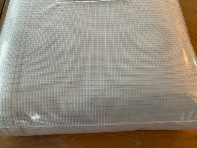 Matouk~Giorgio~Full/Queen Coverlet~Pool/Lt blue Color~MSRP $495~New~ gallery