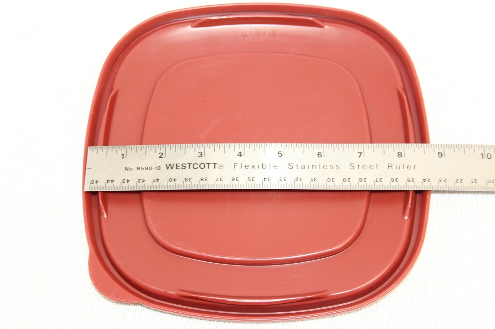 Rubbermaid Food container Easy Find Red Square Replacement Lid 7J70 9" - clean gallery