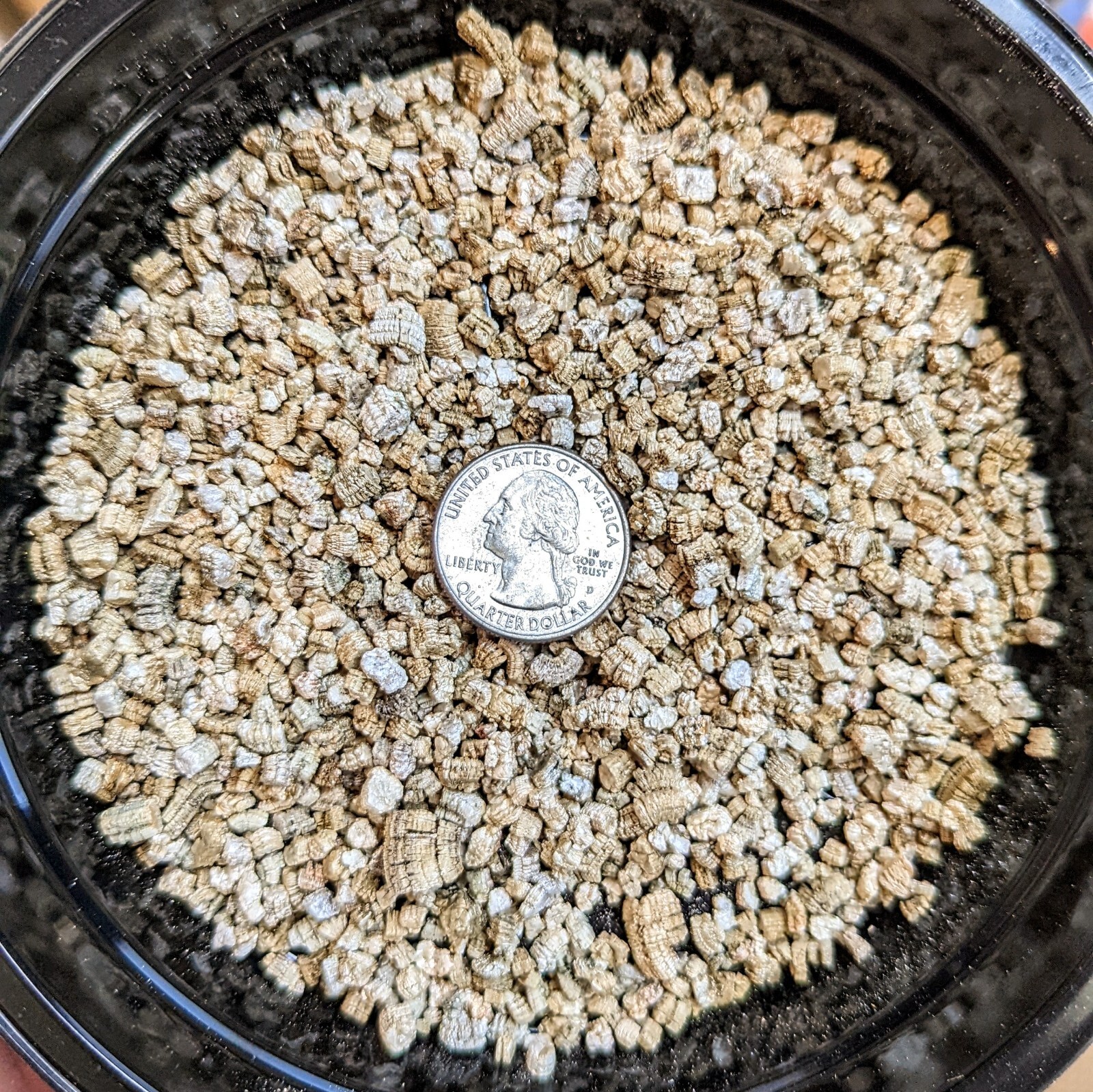 Vermiculite - Medium Agricultural Grade Coarse Vermiculite - 6 Liter (1.5 gal) gallery