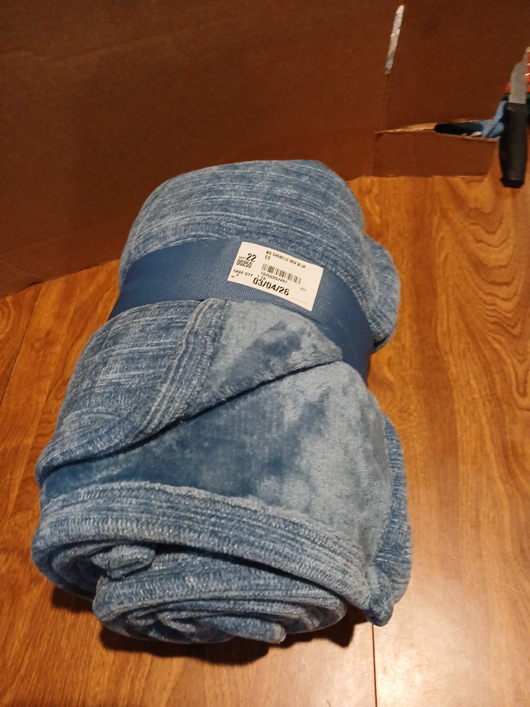 Mainstays Cozy Chenille Mink Plush Throw 50in x 60in Light Rev Blue gallery