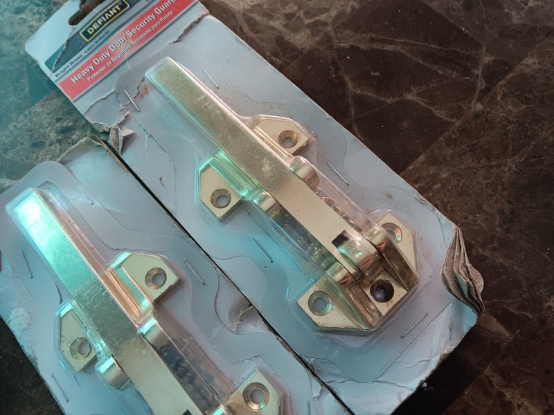 Defiant 2 pack Heavy Duty Security Door Guard Bright Brass 1000 054 204 NEW gallery