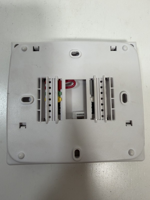 PRO1 T701 White Non-Programmable Battery Operated Thermostat USED gallery