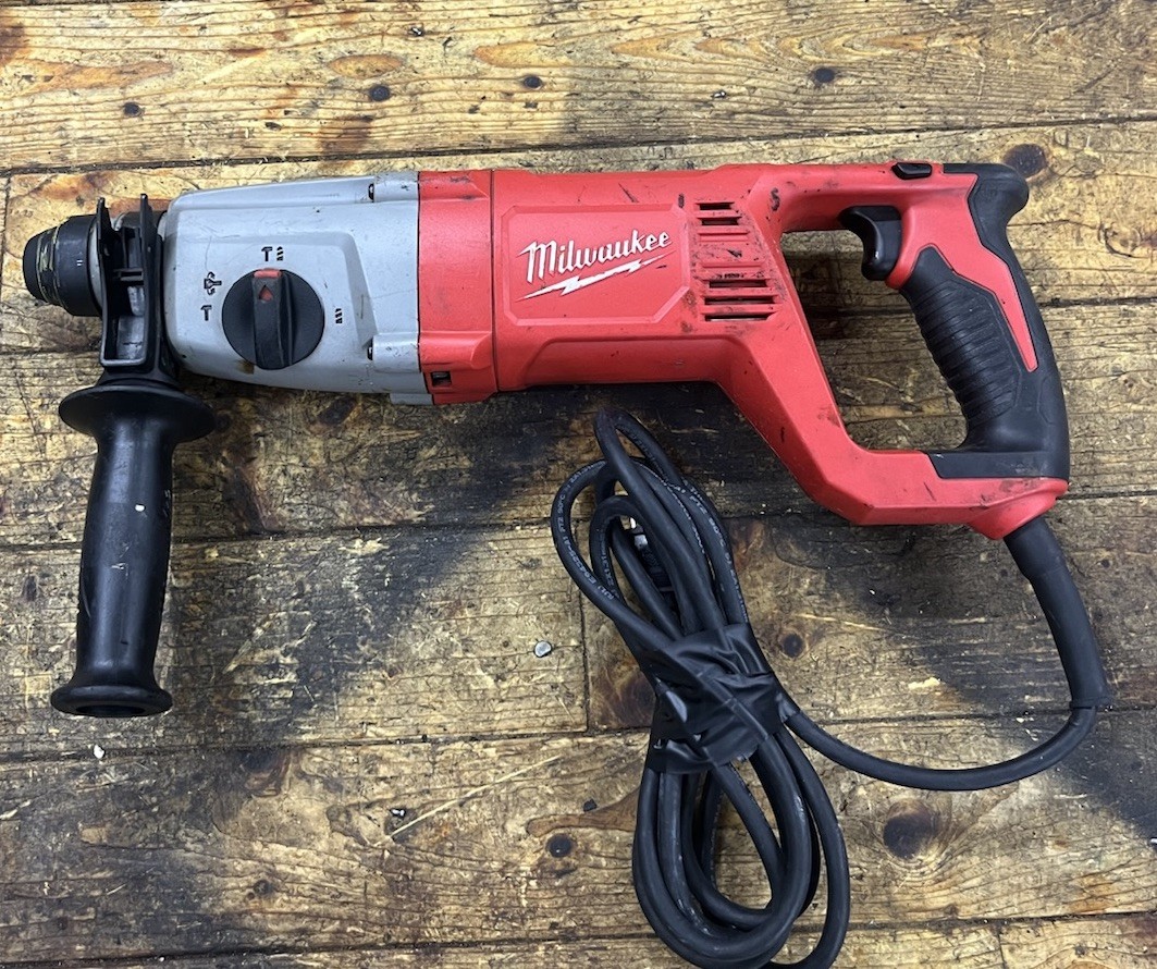 Milwaukee 5262-21 SDS Plus Rotary Hammer 1in Chuck 120V Corded Red 0-1620RPM gallery