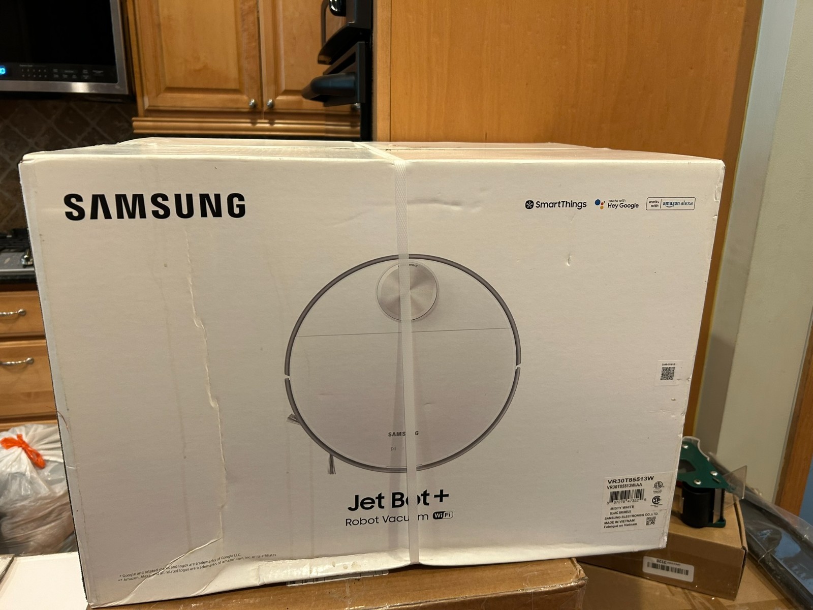 Brand New Samsung - Jet Bot+ Robot Vacuum with Clean Station - White gallery