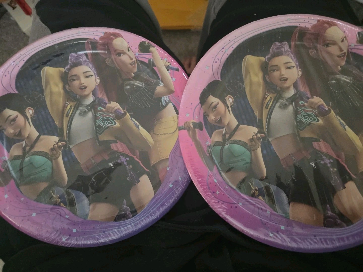 K-pop Demon Hunters 9in Plates 16ct gallery